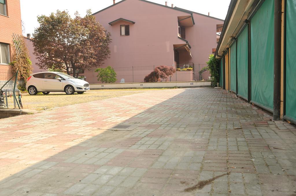 Borromeo Residenze Service S.A.S Peschiera Borromeo Eksteriør billede